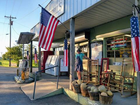 The All-American Country Store In Kentucky That's So Iconic It's Created Its Own Town