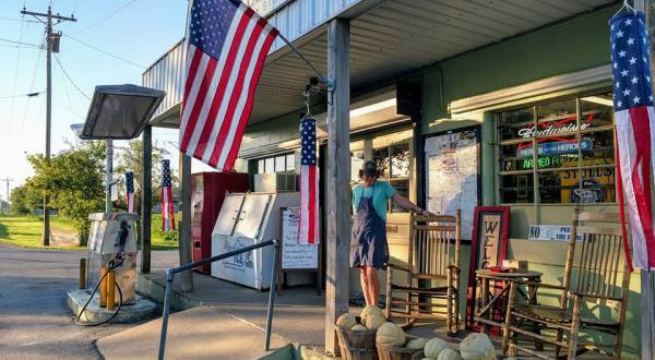 The All-American Country Store In Kentucky That’s So Iconic It’s Created Its Own Town