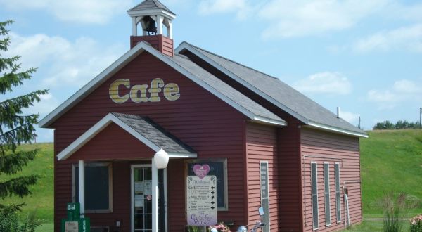 This Minnesota Restaurant Used To Be A Schoolhouse And You Have Got To Visit