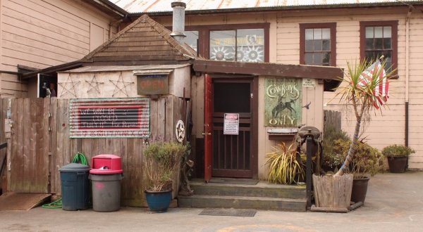 The Roadside Hamburger Hut In Northern California That Shouldn’t Be Passed Up