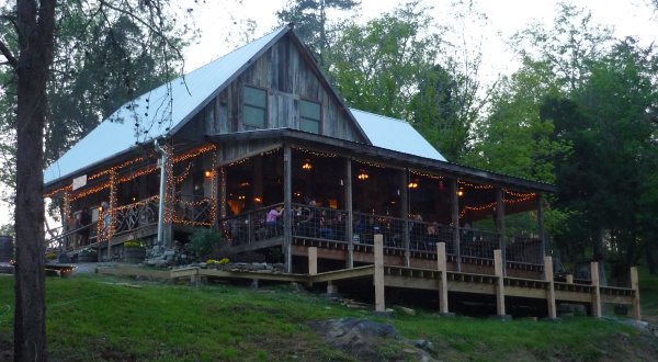 This Charming Tennessee Restaurant Is Steps Away From A Little-Known Waterfall