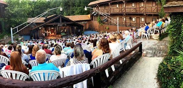 The 70-Year-Old Outdoor Theatre In Kentucky Where Entertainment Happens Under The Stars