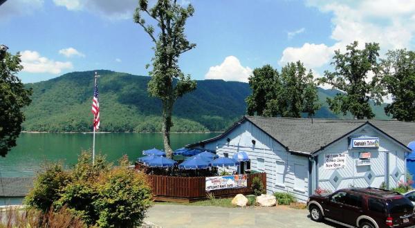 You Can Pull Your Boat Right Up To This Delicious East Tennessee Restaurant