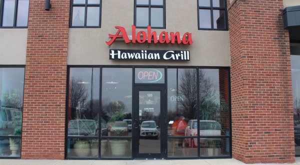 This Hawaiian-Themed Restaurant In Iowa Will Transport You Straight To The Islands