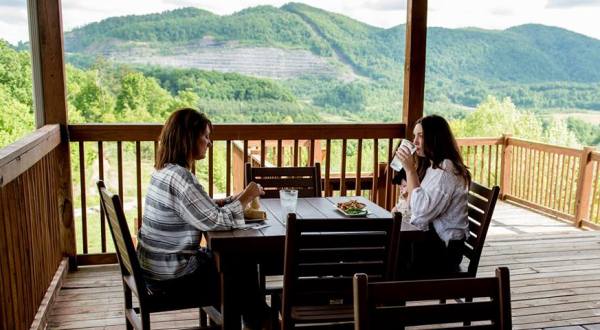 The Hidden Mountain Restaurant In Kentucky You’ll Be Thrilled To Discover