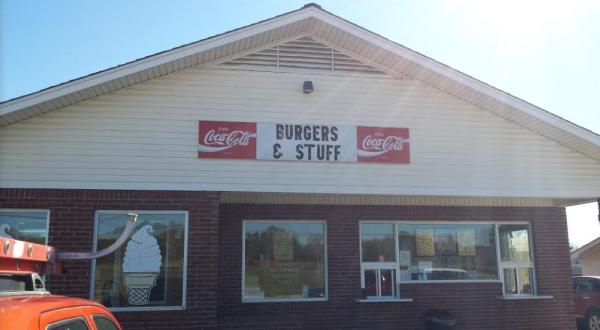 The Burgers And Shakes From This Middle-Of-Nowhere Mississippi Drive-In Are Worth The Trip