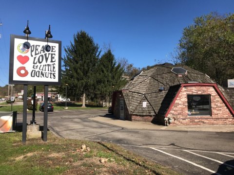 The Hippie-Themed Donut Shop In Pittsburgh You Can't Help But Love