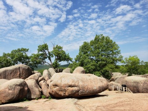 These Missouri Boulders Are The Coolest Thing You'll Ever See For Free