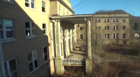 These 10 Haunting Images Of An Abandoned School In West Virginia May Keep You Up At Night