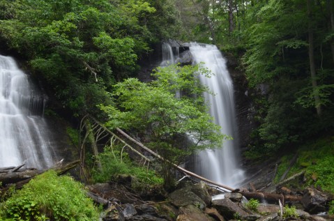 The Hike To This Little-Known Georgia Waterfall Is Short And Sweet