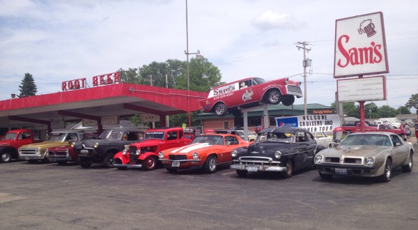 The Old Fashioned Drive-In Restaurant In Illinois That Hasn’t Changed In Decades