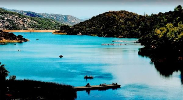 The Clearest Lake In Southern California Is Almost Too Beautiful To Be Real