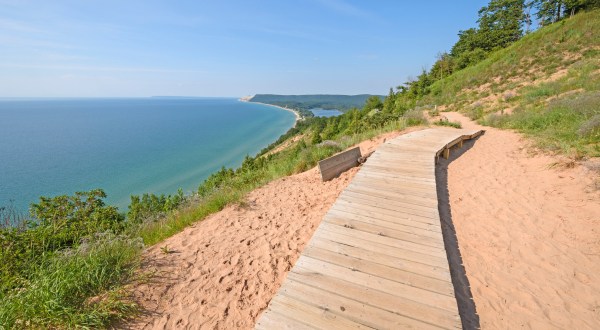 This Stunning Midwestern Beach Could Rival Any Coastal Location In The World
