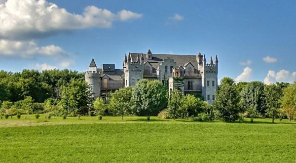 Step Into The Game Of Thrones On This Epic Castle Road Trip Through Illinois