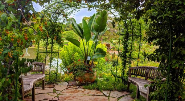 This Beautiful 300-Acre Botanical Garden In Kansas Is A Sight To Be Seen