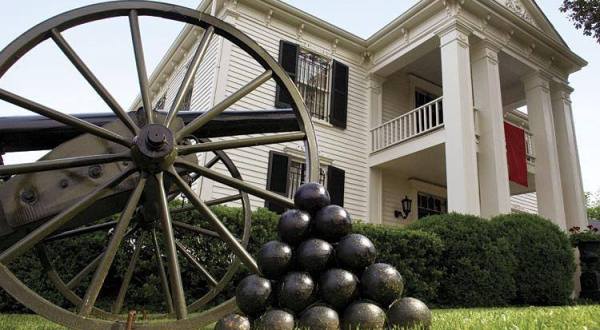 History Buffs Will Love This Civil War-Themed Tour Just Outside Of Nashville