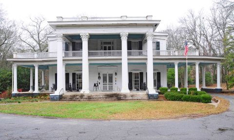 An Overnight Ghost Hunt At This Notoriously Haunted South Carolina Inn Is The Creepiest Thing You'll Ever Do