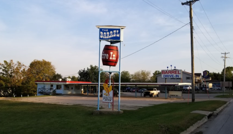 The Burgers And Shakes From This Middle-Of-Nowhere Iowa Drive-In Are Worth The Trip