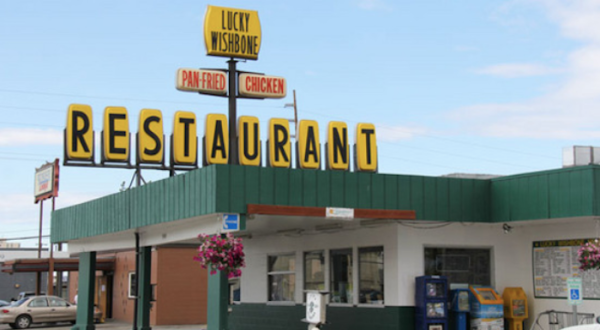 This Old-School Alaska Restaurant Serves Chicken Dinners To Die For