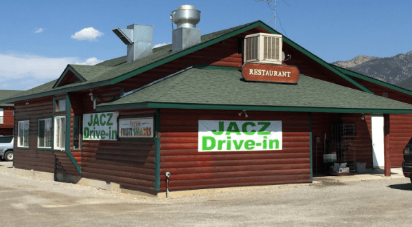 The Burgers And Shakes From This Middle-Of-Nowhere Wyoming Drive-In Are Worth The Trip