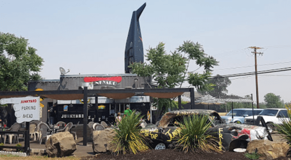 This Junkyard Themed Restaurant In Oregon Is Unexpectedly Awesome