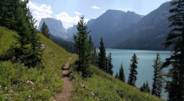 The Hike To This Gorgeous Wyoming Swimming Hole Is Everything You Could Imagine