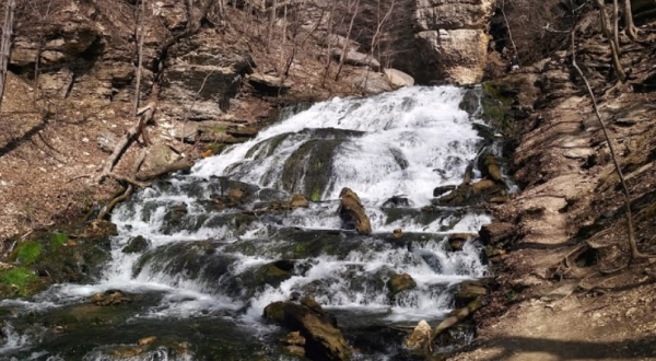 The Hike To This Little-Known Iowa Waterfall Is Short And Sweet