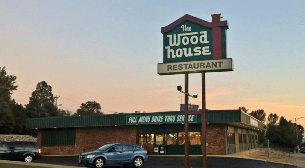 This Old-School North Dakota Restaurant Serves Chicken Dinners To Die For