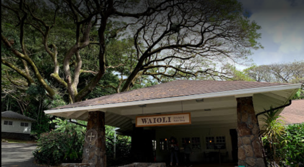 The Century-Old Restaurant In Hawaii That’s Surrounded By Lush Greenery