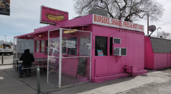 The Roadside Hamburger Hut In Nevada That Shouldn’t Be Passed Up