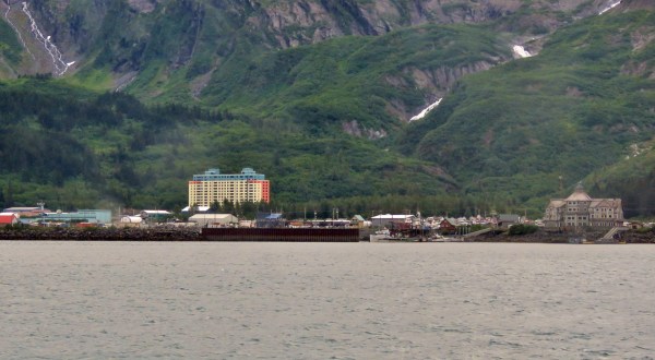 The Beautiful Alaska Town That’s Surrounded By Water On 3 Sides