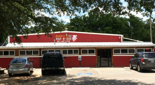 Your Taste Buds Will Squeal With Delight At This Pig-Themed Barbecue Joint In Texas