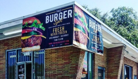 You Haven't Had A Real Burger Until You Try One From This Small Florida Hideaway