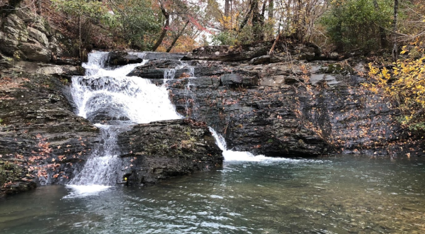 This Right-Off-The-Road Waterfall Is An Easy Arkansas Adventure