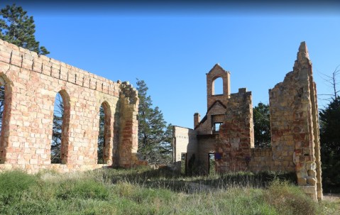 The Ruins Of This Beautiful Kansas Church Are Something To Behold