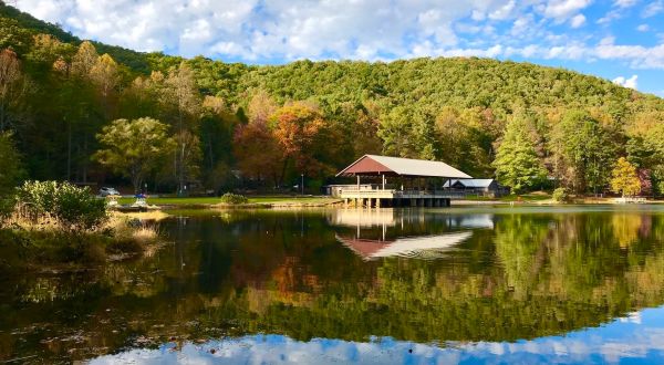 Visiting This One Mountain Lake In Georgia Is Like Experiencing A Dream