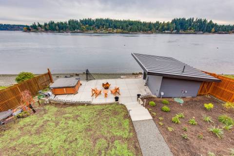This Peaceful Retreat In Washington Is Just 25 Steps From The Water