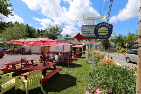 The Roadside Hamburger Hut In New York That Shouldn’t Be Passed Up