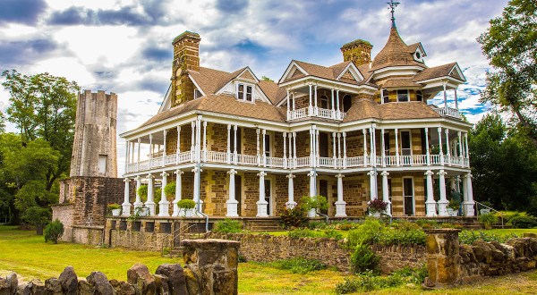 You Can Tour One Of Texas’ Oldest Mansions That Dates Back To The 1800s