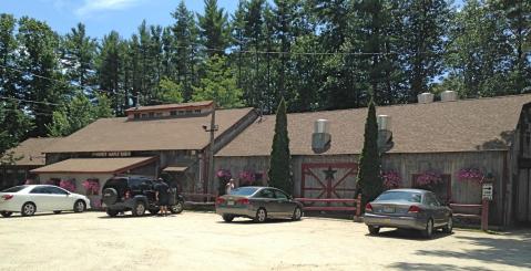 The Small Restaurant Hiding In The Middle Of The New Hampshire Woods That's So Worth The Journey