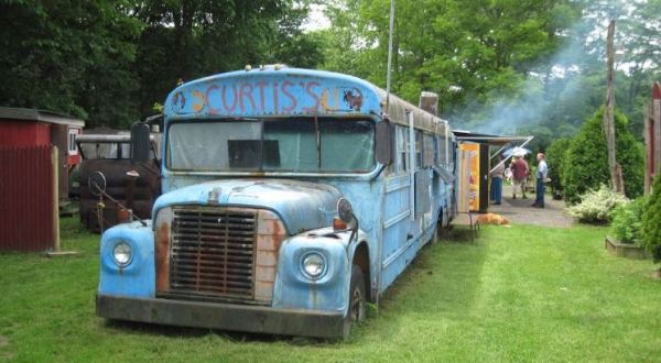 This School Bus BBQ Spot Is The Perfect Place To Pig Out In Vermont