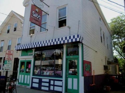 This Hippie-Themed Restaurant In Maine Is The Grooviest Place To Dine