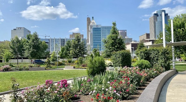7 Springtime Walks To Take In Cincinnati That Are Bursting With Blooms