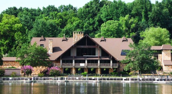 There’s A Breathtaking Hotel Tucked Away Inside This Alabama State Park