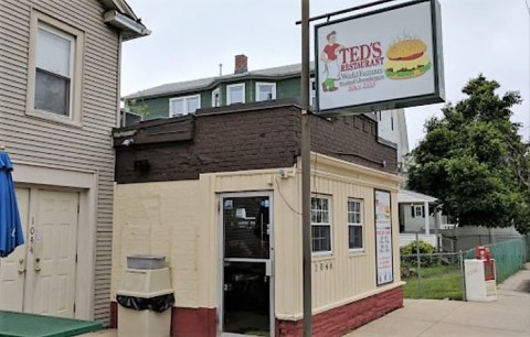 The Roadside Hamburger Hut In Connecticut That Shouldn’t Be Passed Up