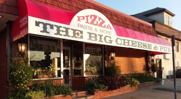 This Underrated Pizza Joint In Rhode Island Takes You Back To The Good Old Days
