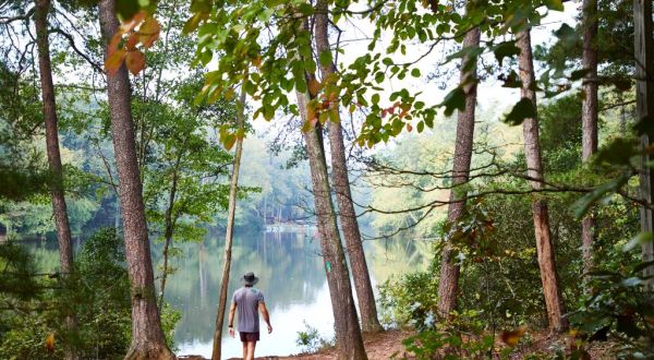 This South Carolina Lake And Waterfall Will Be Your New Favorite Paradise