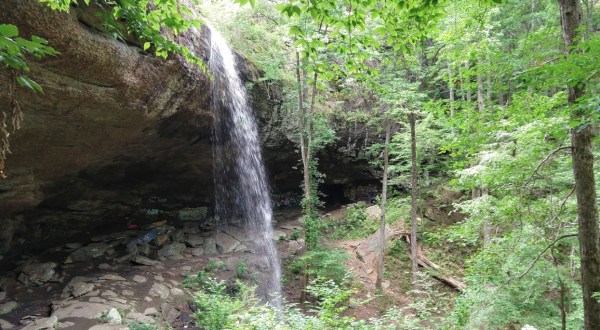 This Easy Breezy Waterfall Hike In Alabama Is A Must-Do For Nature Lovers