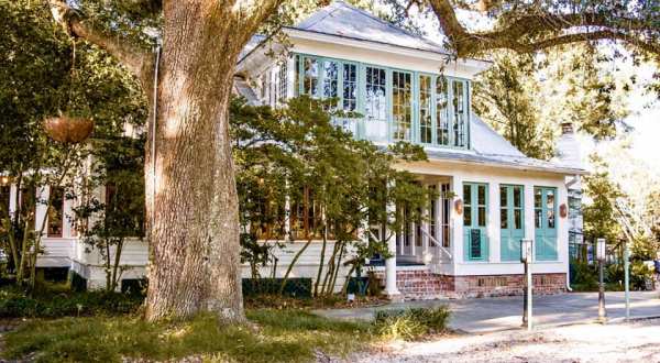 There’s A Charming Restaurant In This Century-Old Home In Louisiana And You Need To Visit It