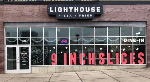The Delicious Nebraska Restaurant With The Biggest Slices Of Pizza We’ve Ever Seen